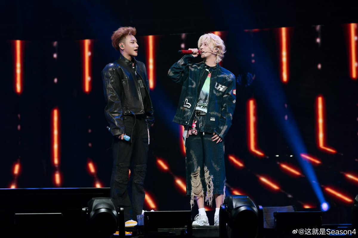 LuHanBrasil's tweet photo. [WEIBO] 25/08/25 Atualização do perfil da turnê Season 4 com #LuHan:

“Duas noites juntos (em Shenzhen) adicionaram memórias ao álbum, as guardaremos com alegria em nossos corações. Venha conferir~”

cr.: luking0420 https://t.co/CPTwj7F8ZE