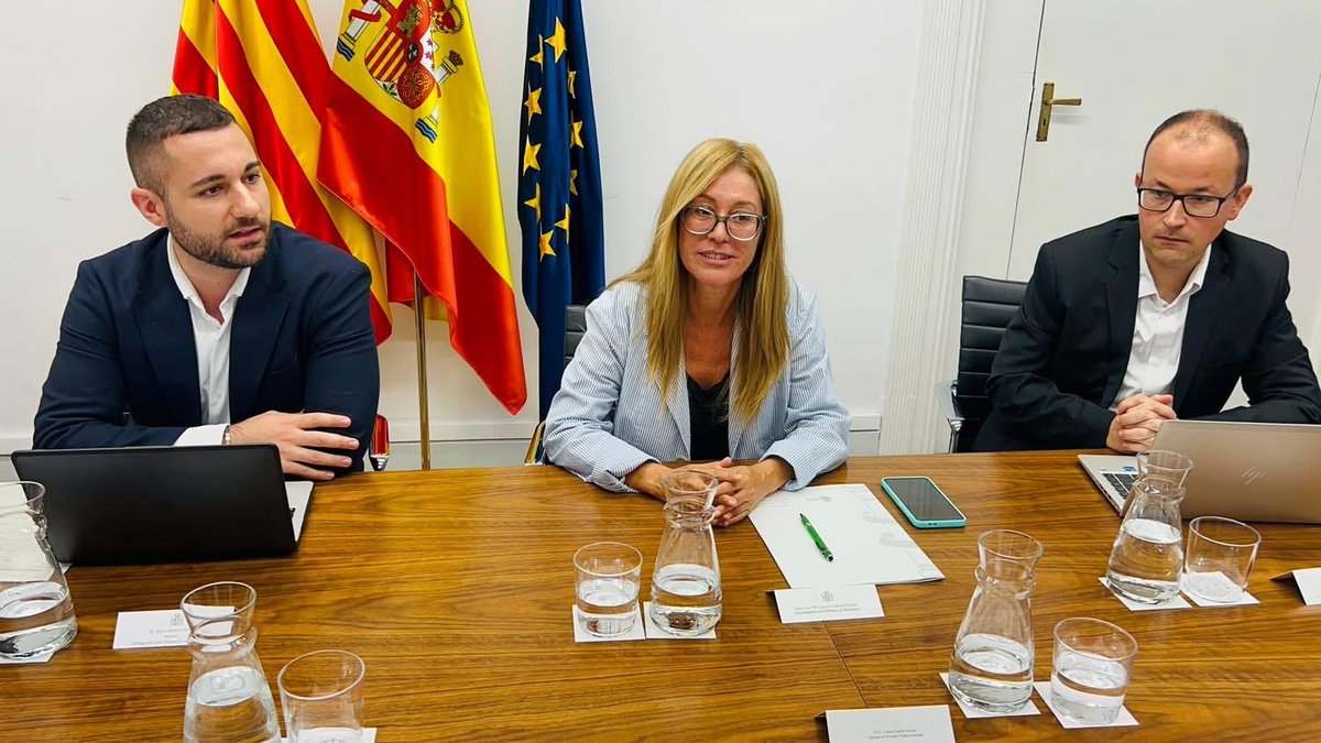 Governor #KP Mr Faisal Karim Kundi held a meeting with Governor #Barcelona Ms. Mari Carmin Garcia today in Barcelona. Issues of mutual interests were discussed. 
<a href="/PakinBarcelona/">Pakistan Consulate General Barcelona</a> <a href="/ForeignOfficePk/">Ministry of Foreign Affairs - Pakistan</a> @PakinSpain @spokespak