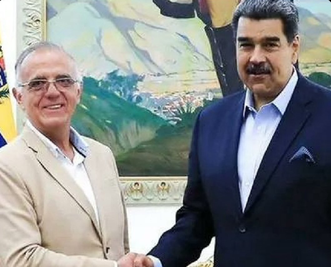 iNTRiNSEk_MENTE's tweet image. Y NO QUE NO ERAN NARCOS PUES?