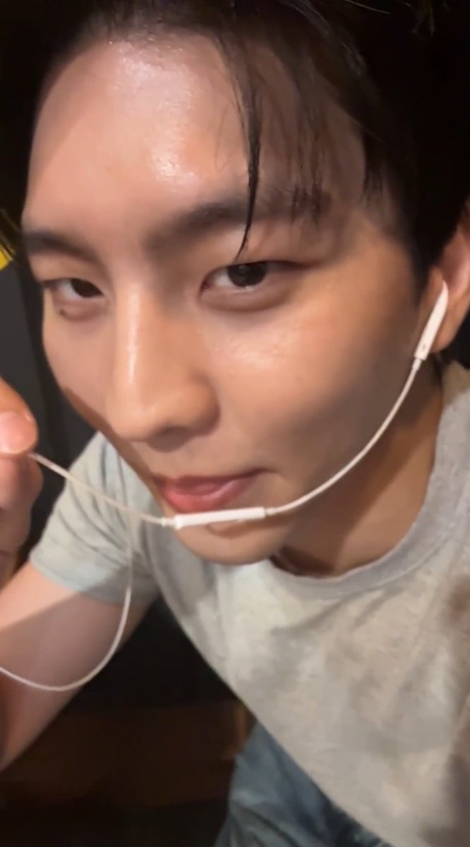 wonderGON0807's tweet photo. @VVSVANNERFOREST 그럼 이거 어떠세요?😉 https://t.co/HaZB4QtkZl