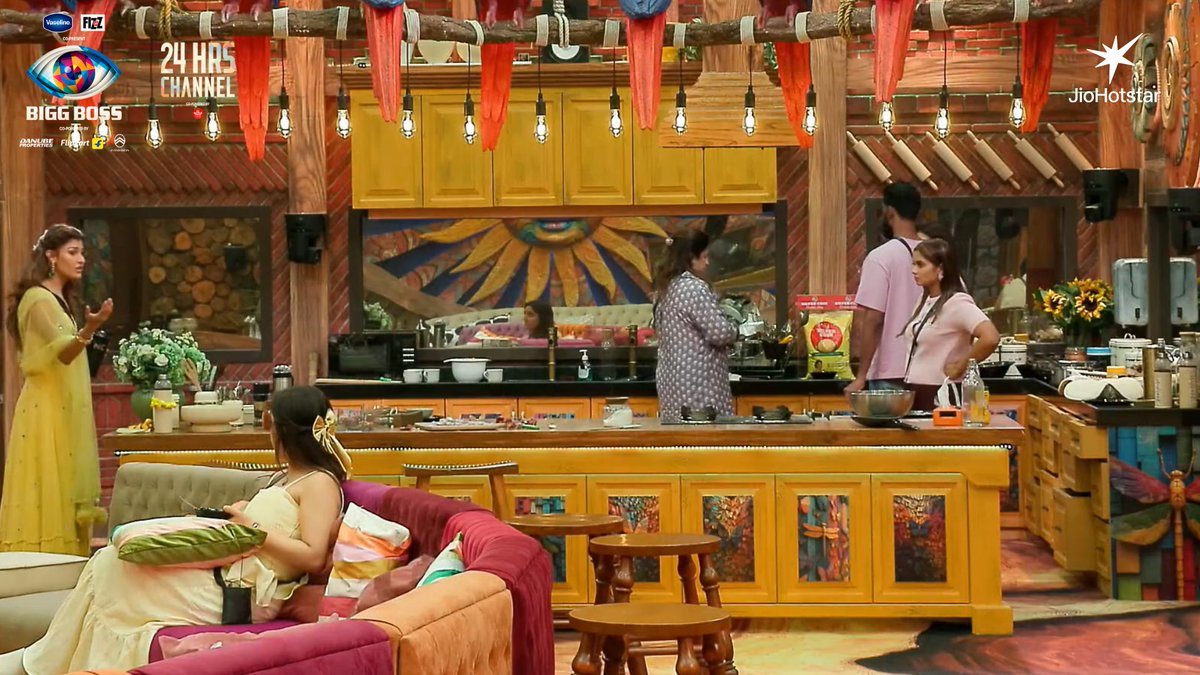 Daal khatam ho gayi? Kya chhidne wala hai ghar mein daal par sangram?

Catch the full story on #24HrsChannel of #BiggBoss19, streaming now, exclusively on #JioHotstar App.

Watch Now: jiohotstar.onelink.me/MB9R/t6c16gbx 

#BiggBossOnJioHotstar #BB19OnJioHotstar #24HrsChannel