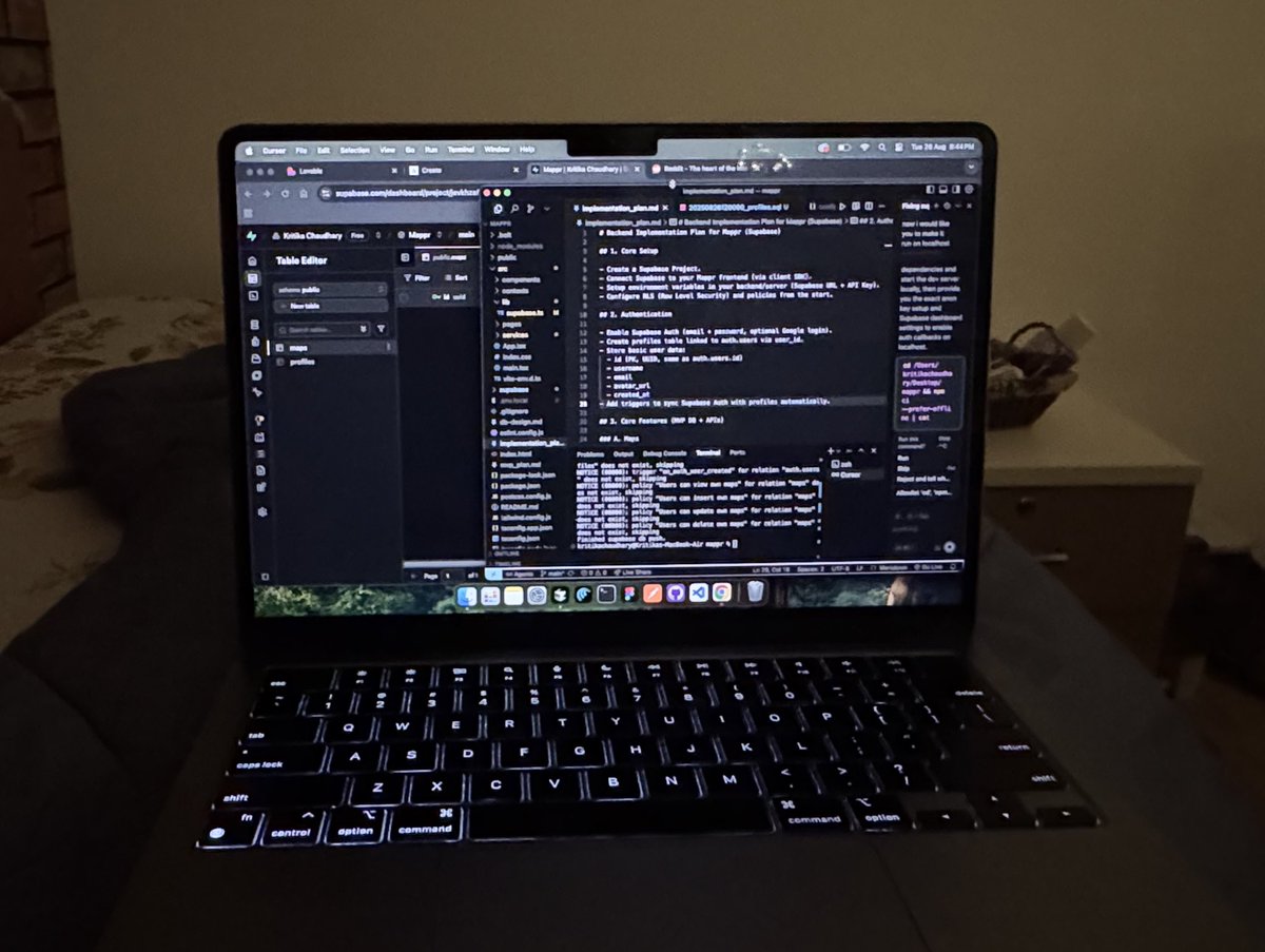 kaykritika's tweet image. building in bed while listening to sad songs so peaceful :)