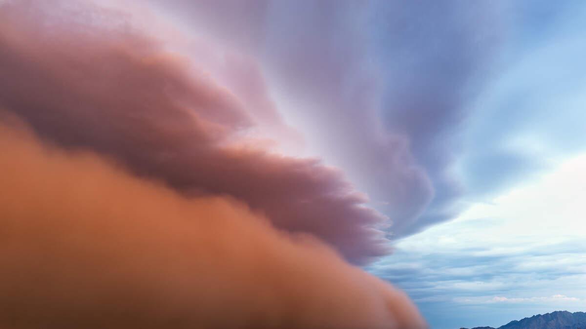 Massive Haboob Blankets Phoenix In Dust, Causing Damage And Power Outages | 97.5 KMOD kmod.iheart.com/content/2025-0…