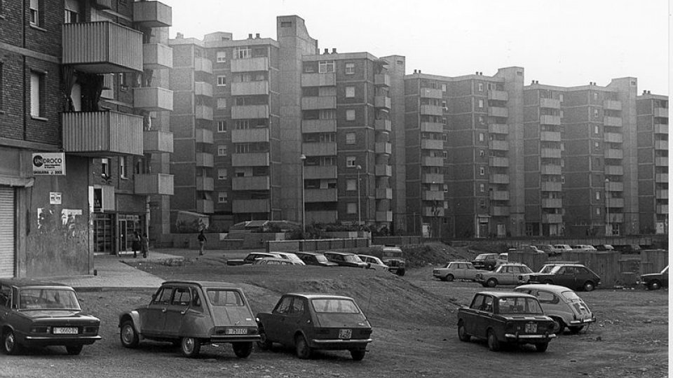 Una veïna Chunga 😉 del grup Sant Jordi de #Viladecans m’ha comentat que aquests pilons podrien haver servit per planificar la construcció de l’església. 
Què en penseu?