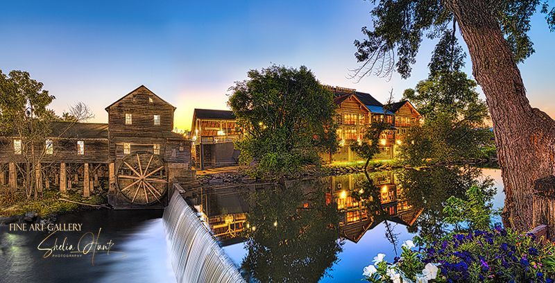 shelia_hunt's tweet image. Catch the first light over The Old Mill in Pigeon Forge
buff.ly/p8mJu2b

#SheliaHuntPhotography #BuyIntoArt #PigeonForge #TheOldMill #GreatSmokyMountains #SunrisePhotography #HomeDecor
