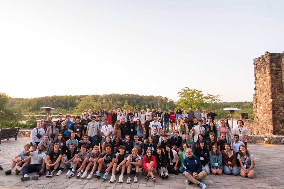 gordoncollege's tweet photo. 📸🎉💙🔔🙌✨ The Class of 2029 is here! #GordonThrives https://t.co/ucDlAbsDGg