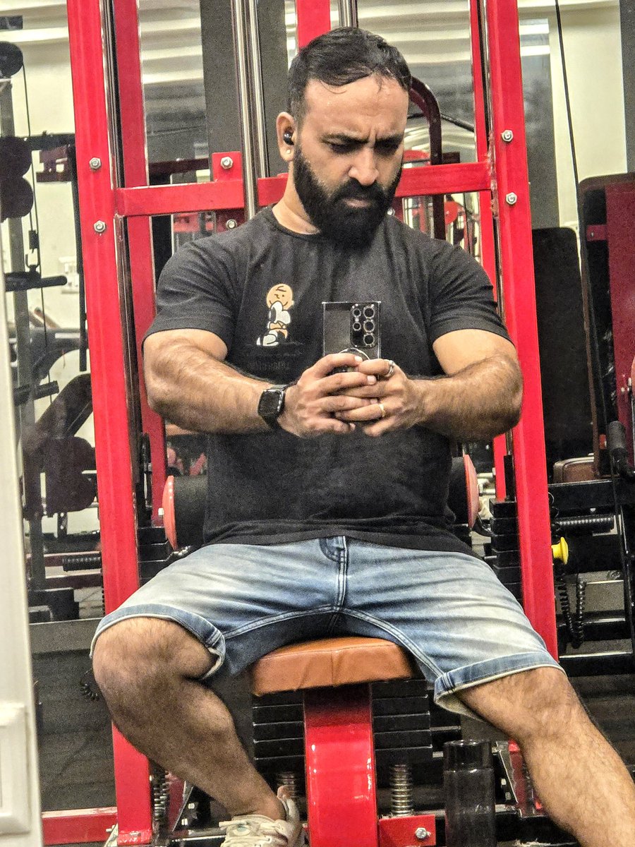 Aaj ka workout kiya kya ??? 
Apun at apunka happy place 💪
