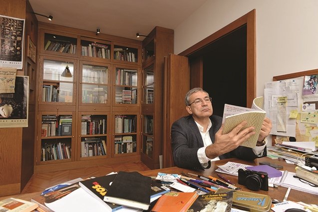 "Yazmak, yaşanmayan hayattan bir çeşit intikam almaktır."

Orhan Pamuk
