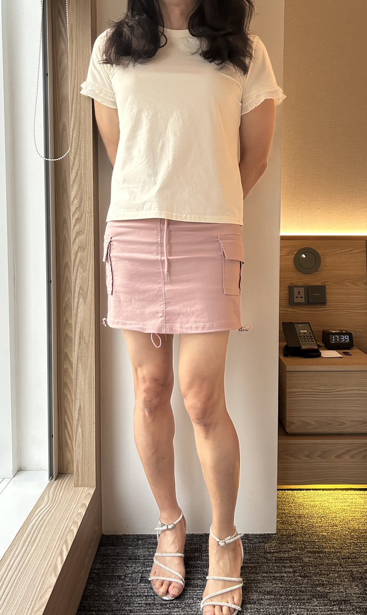 omsmlui's tweet photo. It was utterly mortifying when I swore off cross-dressing, only to find myself, a mere week later, prancing around in frilly girly outfits during business travel. https://t.co/V50nHXJ1Ci