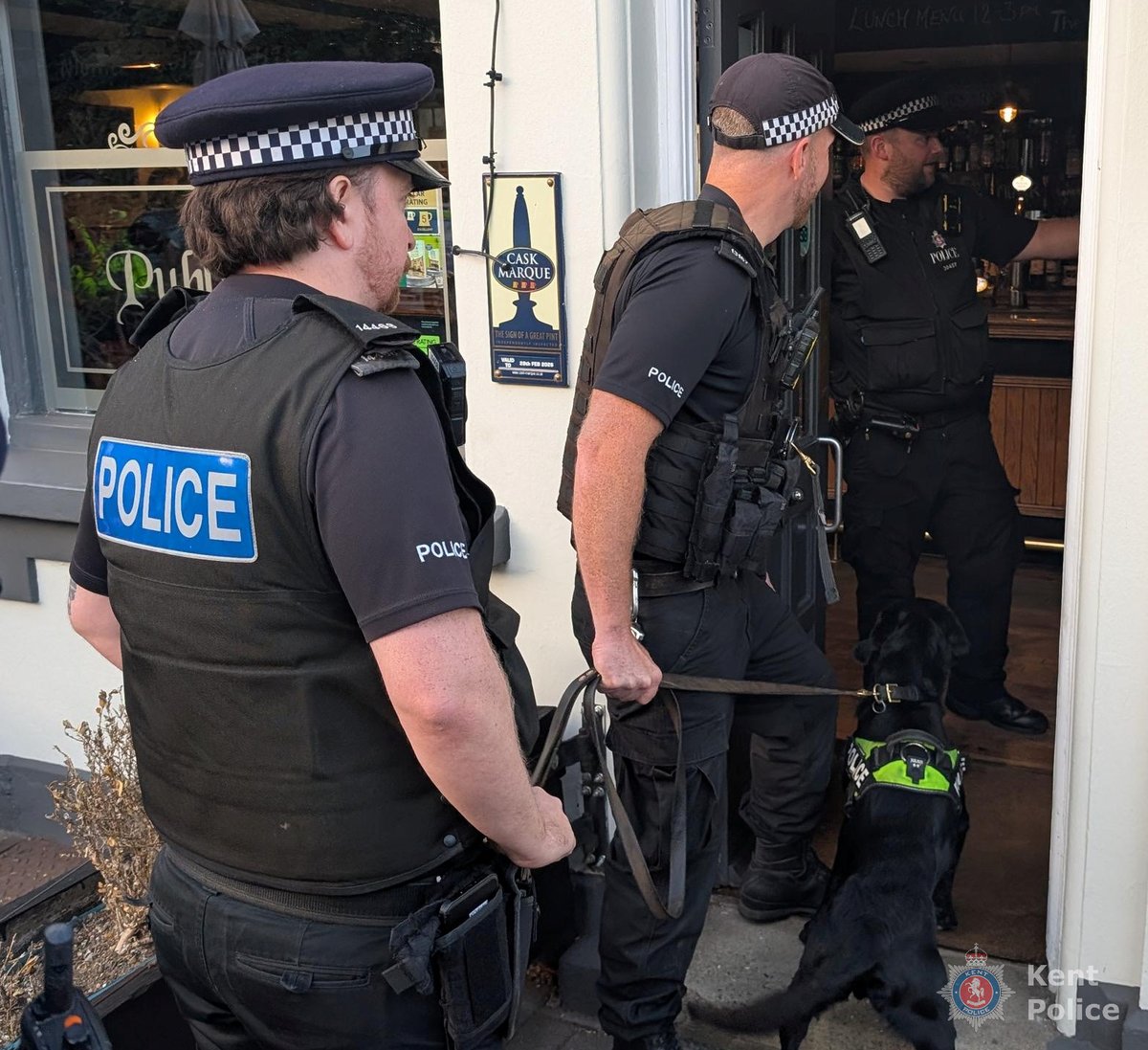 Pubs across West Kent were visited by officers and police dogs last week as part of an ongoing operation to monitor and stamp out drug use. kent.police.uk/news/kent/late…