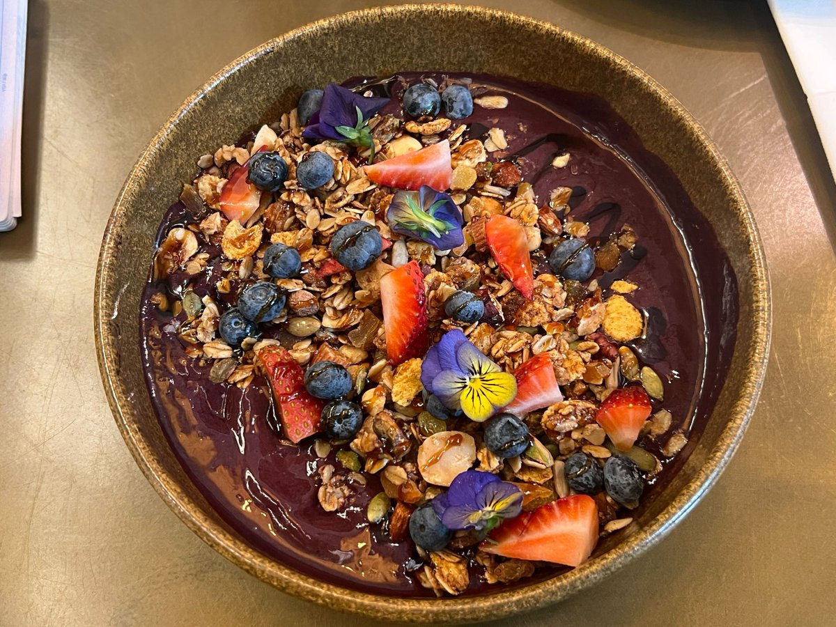 The best açai bowl ever! Major missing 🥹
<a href="/cyberwithshruti/">Shruti Arora</a> this is for you 😍
