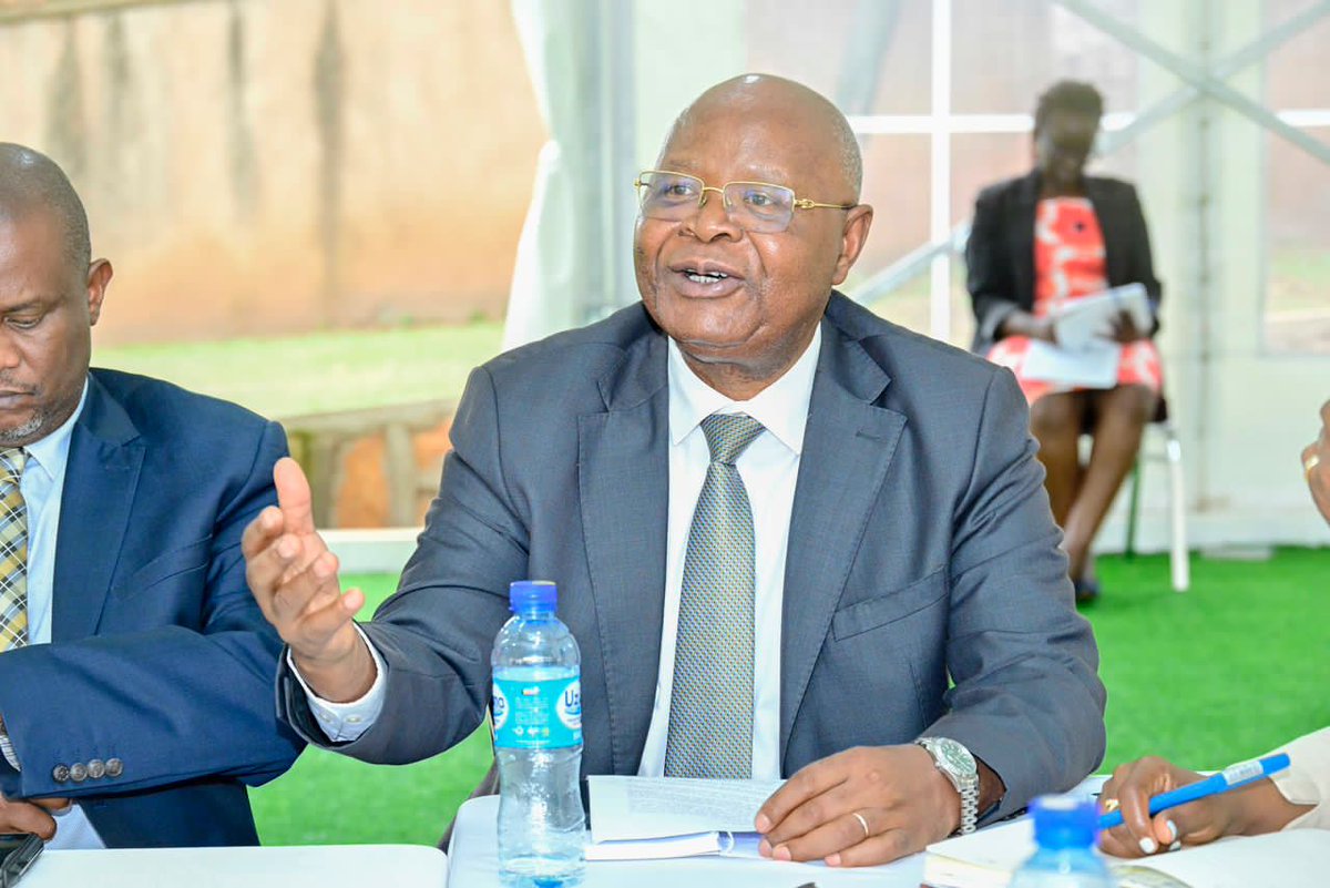 Kiboko (@breth_k) on Twitter photo "The role of CEOs should go beyond management and ensure active counter distortions and misinformation, Ensure credible information supports Uganda’s growth and development agenda," said <a href="/UBOS_ED/">Dr.Chris Mukiza</a> during Heads of Govt agencies meeting at <a href="/StateHouseUg/">State House Uganda</a> chaired by <a href="/edthnaka/">Col Edith Nakalema</a> "The role of CEOs should go beyond management and ensure active counter distortions and misinformation, Ensure credible information supports Uganda’s growth and development agenda," said <a href="/UBOS_ED/">Dr.Chris Mukiza</a> during Heads of Govt agencies meeting at <a href="/StateHouseUg/">State House Uganda</a> chaired by <a href="/edthnaka/">Col Edith Nakalema</a>