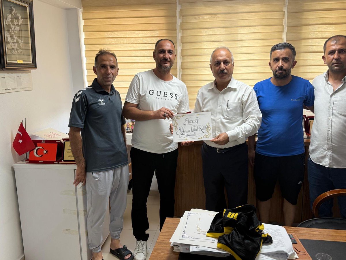 ADANA Gençlik Spor il Müdür Yardımcısı Yüreğir İlçe Spor Müdürü Sayın Ekrem ULU ‘yu Kulüp Başkanımız Turgay YARGI ve hocalarımız makamlarında ziyaret ettiler.
Hediyeleri ve misafirperverliği adına müdürümüze teşekkür ederiz.

<a href="/EkremULU5/">Ekrem ULU</a> 
<a href="/TurgayYargi/">Turgay YARGI</a> 

#Elazığ 
#Adana
