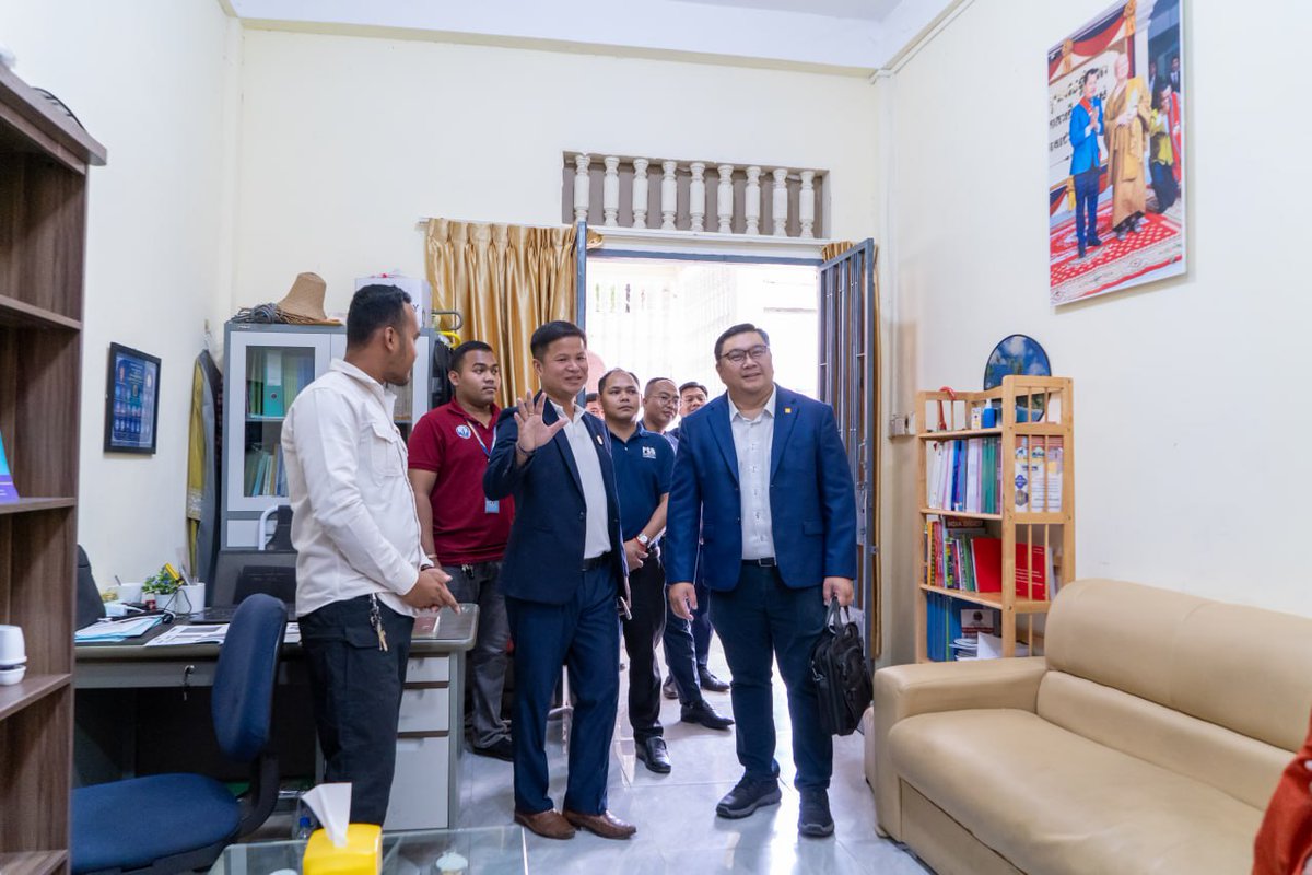 psbuinter's tweet photo. August 26, 2025, Mr. Khim Darath, Head of the International Relations Office and Permanent Deputy Director of Postgraduate School of PSBU welcoming Mr. Samuel Ang from Singapore, Regional Director (Asia) of QS Quacquarelli Symonds, on his official visit to PSBUniversity. https://t.co/nXdZeMUMrx