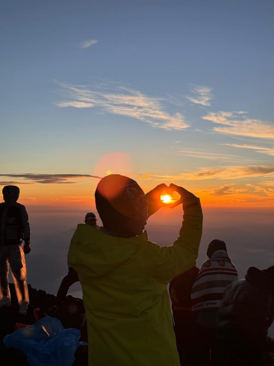 The so-called summit is the persistence of not being defeated after countless collapses. The summit is of course important, and it is more important to have faith to go to the summit.