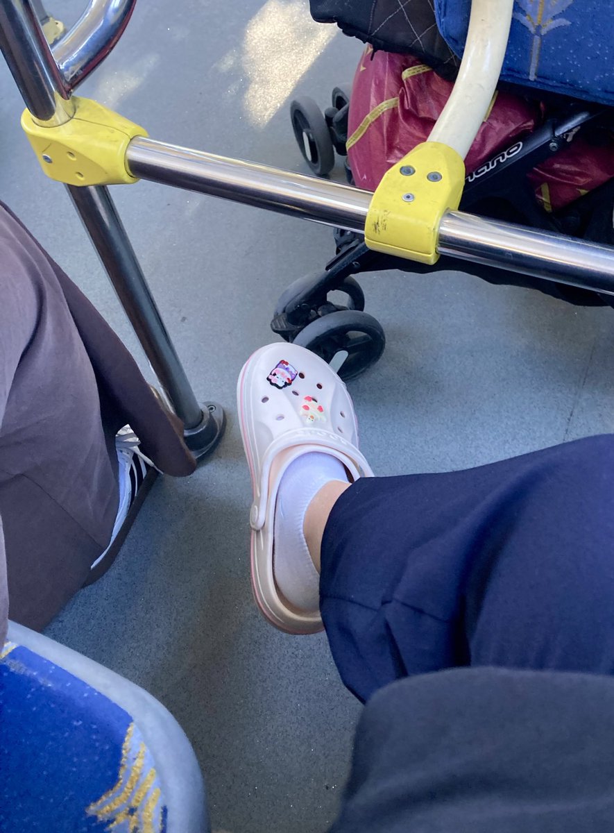 Metrobüse üniformayla bindim inşallah kimseye bir şey olmaz