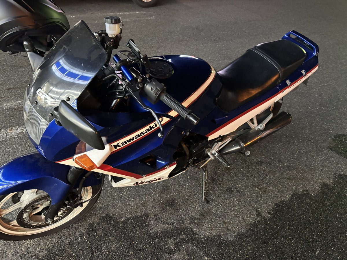 NaKuHiTo_1008's tweet photo. 名前：なくひと
性別：♀
年齢：29
住み：滋���
車種：GPX250R
一言：去年愛知から滋賀に引っ越してきました！仲良くしてください！\( ᐛ )/
ツーリング行きたいです！

#バイク乗りとして軽く自己紹介 
#KAWASAKI #滋賀 #ツーリング https://t.co/kAEOPfCIK9