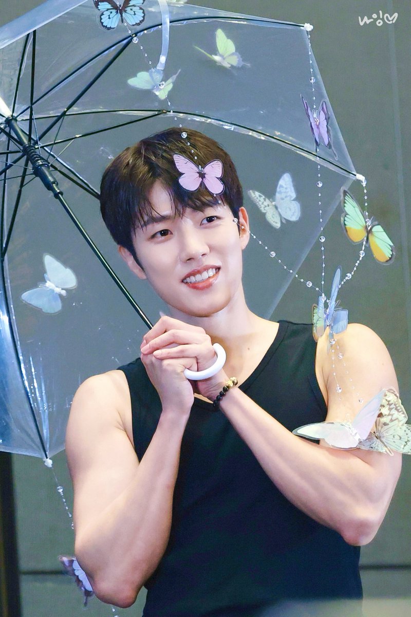 성열아 생일축하해🎂

250719 상하이 팬사인회
#성열이의_반짝일_서른네번째_여름
#Happy34thSungYeolDay
#이성열 #LEESUNGYEOL