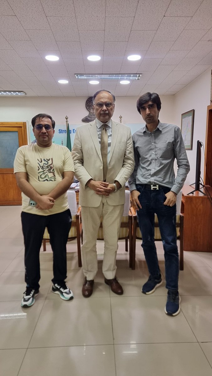Adam Khan Wazir (@adamkhanwazirpk) on Twitter photo اسلام آباد:آج وفاقی وزیر پلاننگ اینڈ ڈیویلپمنٹ احسن اقبال کےساتھ ملاقات میں جنوبی وزیرستان لوئر کےعوامی مسائل پرتفصیلی گفتگو ہوئی۔
ملاقات میں انگوراڈا بارڈر،خاص کر واناگومل زام روڈ سمیت دیگر سڑکوں کی خستہ حالی اور روزگار کےمواقع جیسےاہم نکات پر روشنی ڈالی گئی۔
<a href="/betterpakistan/">Ahsan Iqbal</a> اسلام آباد:آج وفاقی وزیر پلاننگ اینڈ ڈیویلپمنٹ احسن اقبال کےساتھ ملاقات میں جنوبی وزیرستان لوئر کےعوامی مسائل پرتفصیلی گفتگو ہوئی۔
ملاقات میں انگوراڈا بارڈر،خاص کر واناگومل زام روڈ سمیت دیگر سڑکوں کی خستہ حالی اور روزگار کےمواقع جیسےاہم نکات پر روشنی ڈالی گئی۔
<a href="/betterpakistan/">Ahsan Iqbal</a>