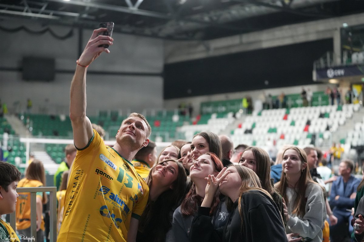 Do zobaczenia... już wkrótce! 🔜🤩

Podczas sparingu Argentyna - Brazylia (2 września, godz. 18:00) na trybunach Areny Sosnowiec będą obecni siatkarze i trenerzy naszego klubu. To idealna okazja, by spotkać się z Jurajskimi Rycerzami przed startem ligi 🤜🤛