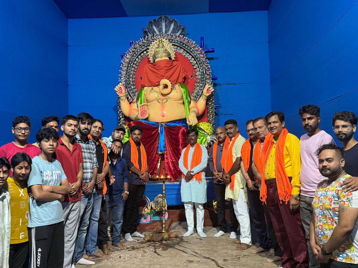 15 फीट गणेश पूजा कमिटी, बोंगो क्रिस्टी के भव्य गणेश पूजा पंडाल का उद्घाटन कार्य आज सम्पन्न हुआ।

सनातन धर्म और धार्मिक संस्कृति के प्रति युवाओं का लगाव एक अच्छा संदेश दे रहा है, यहां की प्रतिमा भव्य और आकर्षक है जो इस क्षेत्र में इस पूजा को भव्यता प्रदान कर रही है।

पूजा कमिटी के