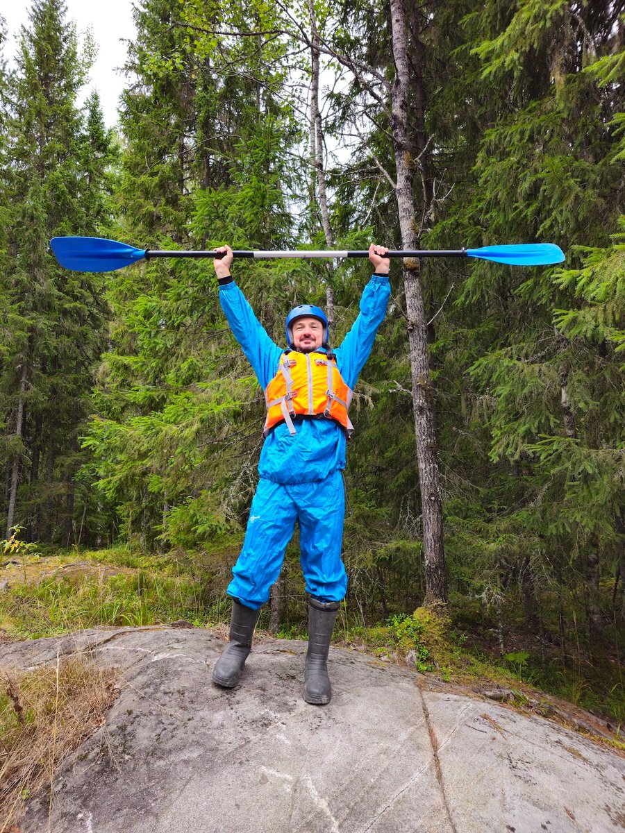 Немного фотографий с прогулок по Карелии.

vk.com/album-969280_3…