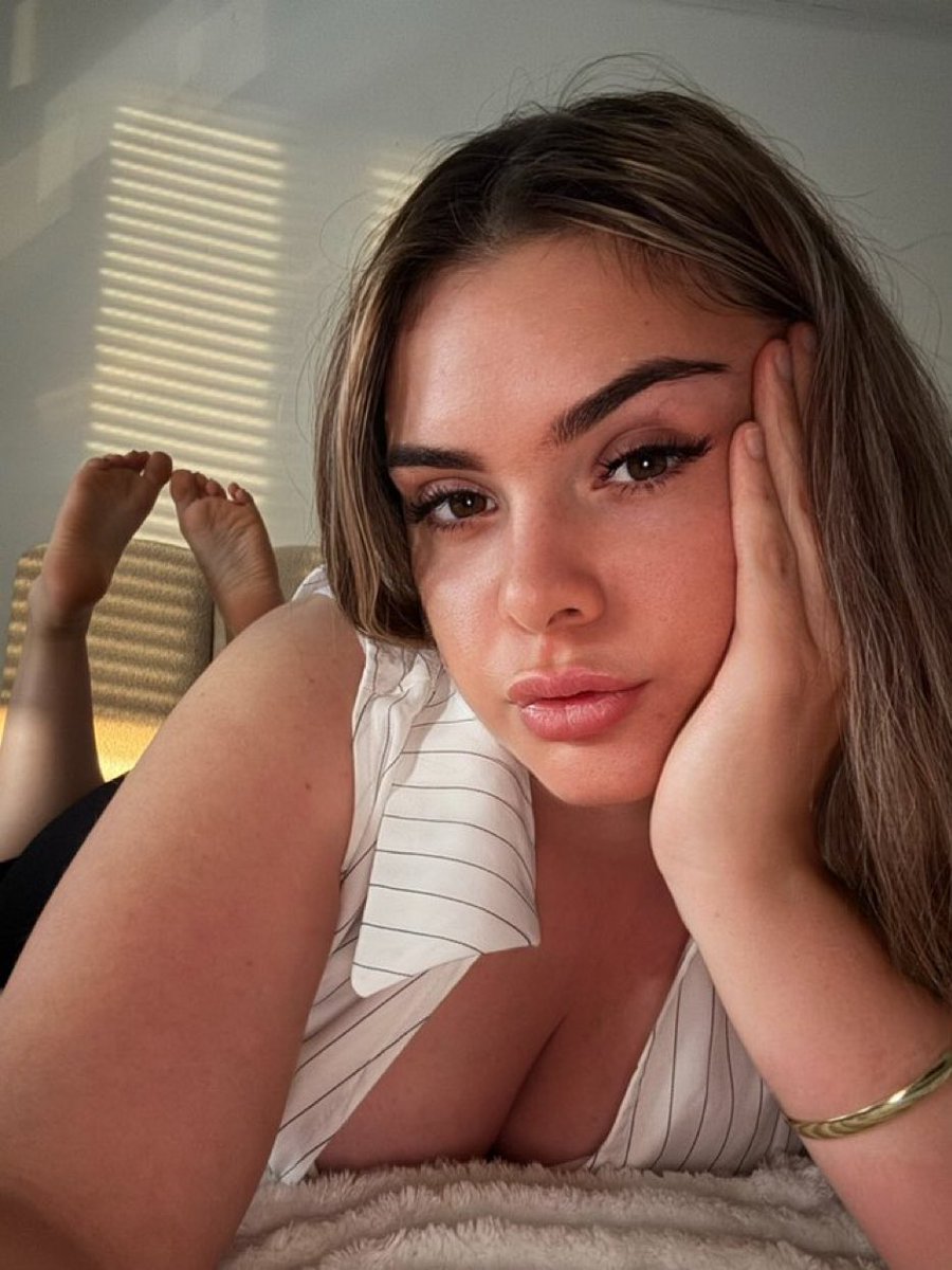 Moneydomleea's tweet image. je te laisse me manger mes pieds 🥵😘 tu remplis mon compte 💸💶
#moneyslave #nud #paypal #pied