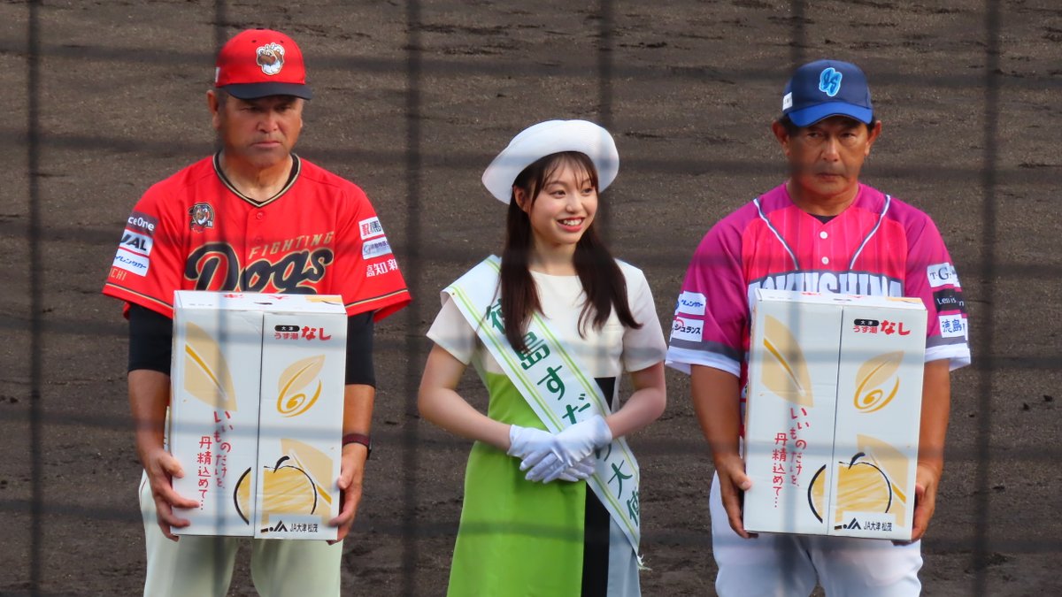 Scorer61529543's tweet photo. 徳島すだち大使の英咲良さん。
この日始球式を務める。
（2025.8.23　むつみスタジアム）
#英咲良
#徳島すだち大使
#すだち大使
#徳島インディゴソックス https://t.co/JedIaygh6y