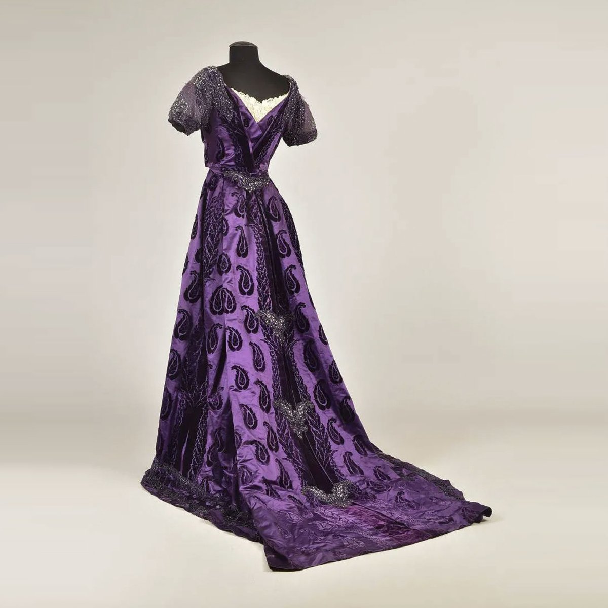 This 1910 gown by House of Worth belonged to American heiress Elizabeth Sherman Martin and later her daughter Cornelia, Countess of Craven. It was auctioned by Sotheby’s in 1965 and later appeared in the 1979 film The Champ. 
Courtesy of Whitaker Auction
