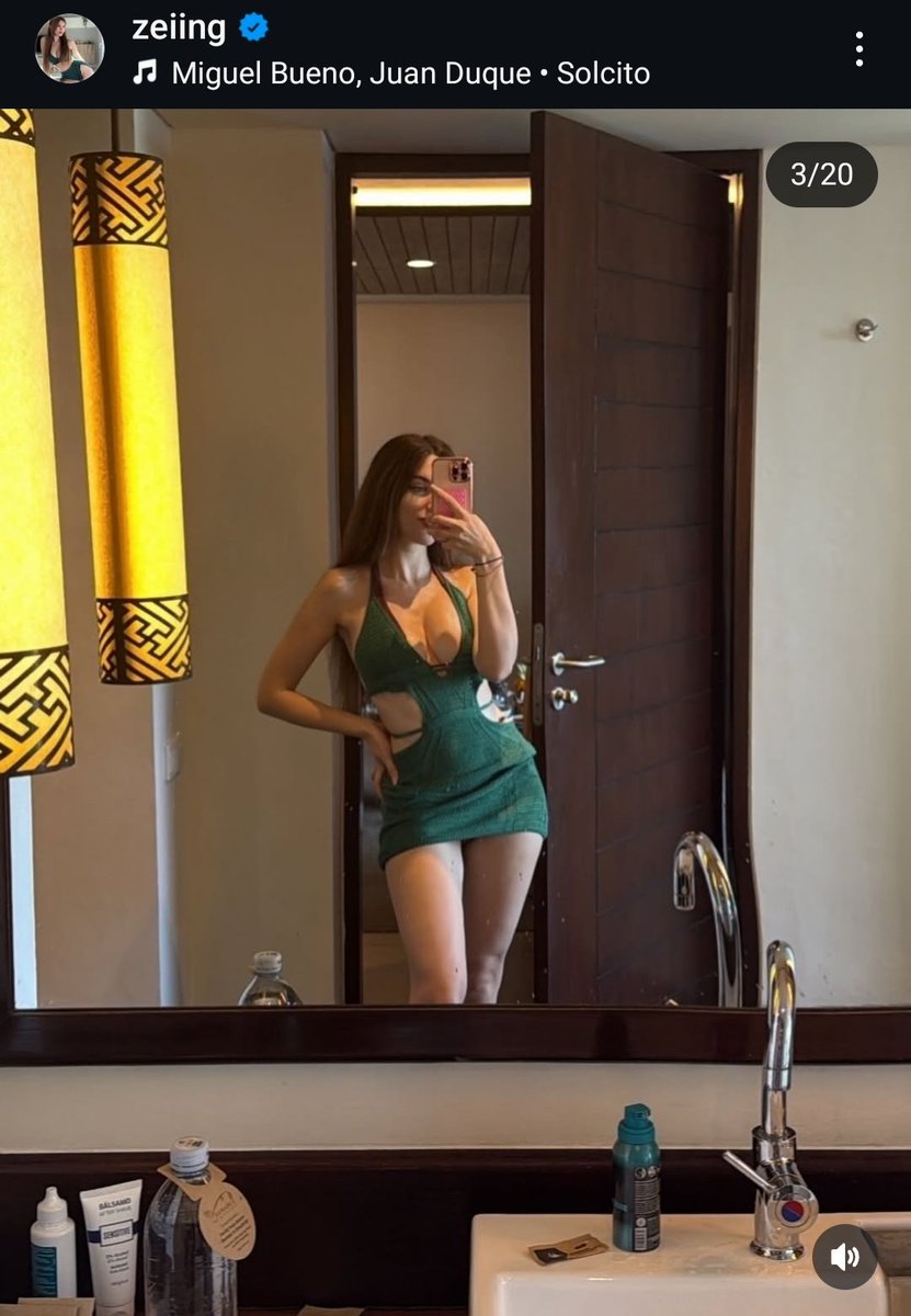 Clonazepamers's tweet photo. ✨Se van de hotel a Bali✨

Lo que sube el // Lo que sube ella.

Imagínate pagar un hotel y llevarla de vacaciones para que ella haga como que no existes y se muestre disponible 😭😭😭

A los youtubers habría que darles un curso de masculinidad macho. https://t.co/TU3RJy2jaY