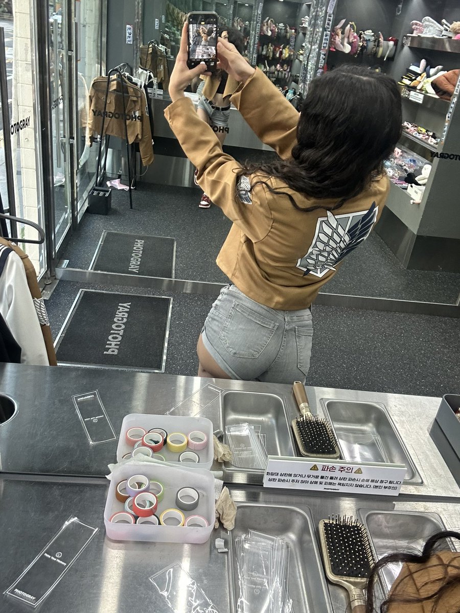giuksito_'s tweet photo. so obsessed wth this photobooth 😍😭

#anime #aot #attackontitan #snk https://t.co/RlAMHawe3F