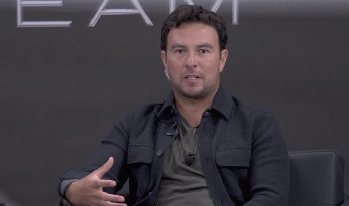 Le pregunté a Sergio Pérez si aprendió de algo de sí mismo estando fuera de la #F1. Su respuesta:

🗣️ “Sí, aprendí sobre mí mismo que, como piloto, he estado toda mi carrera en el punto de mira, no solo en la Fórmula 1, sino incluso desde mis días en el karting. Y te das cuenta