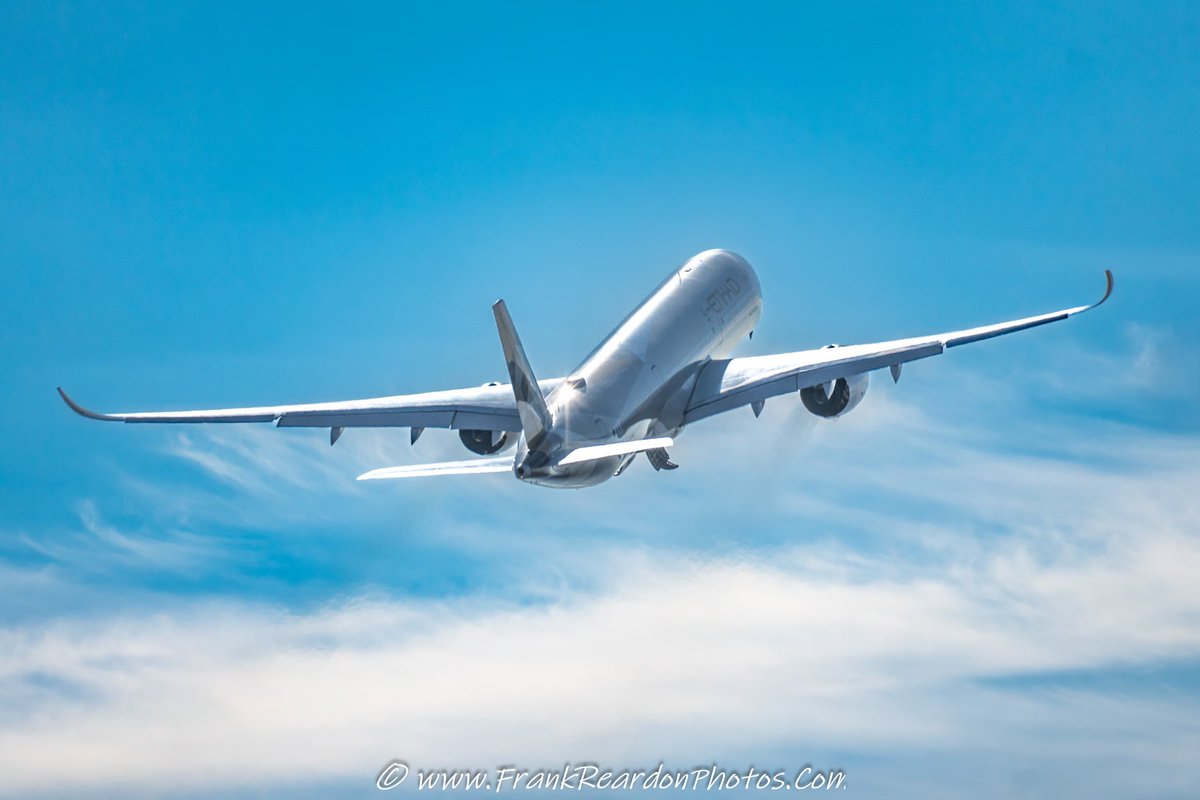 Medical Emergency diversion (Flight #ETD9) departing #Iqaluit #Nunavut 🇨🇦 this morning.
 <a href="/Airbus/">Airbus</a> A350-1000 #A35K by <a href="/etihad/">Etihad Airways</a> Airways  
AUG.26.2025 #YFBSpotters <a href="/NunatsiaqNews/">Nunatsiaq News</a> <a href="/flightradar24/">Flightradar24</a>