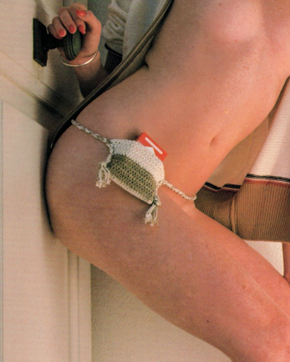 Crochet cig hip bag, scanned from Lui mag, 1980s.