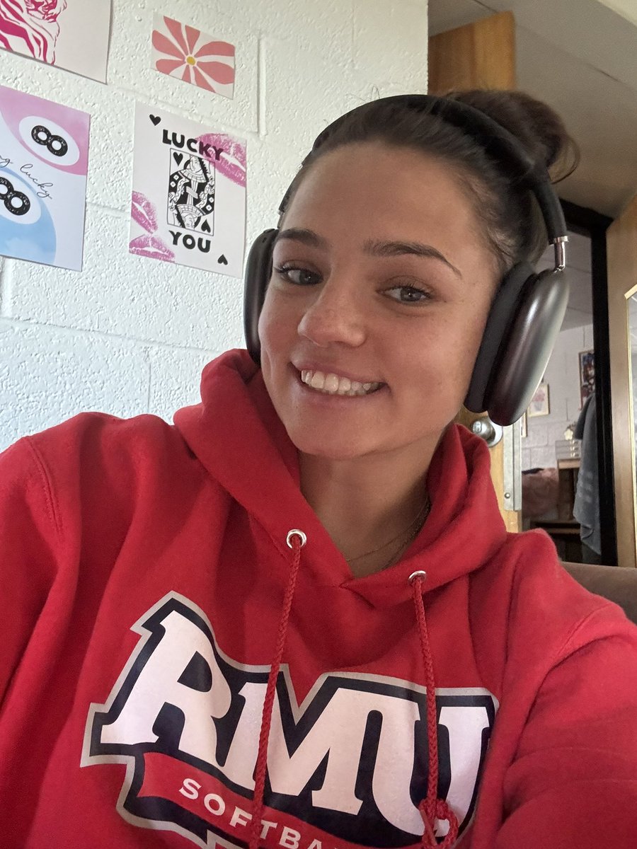 HaleyR_2025's tweet image. I listened to my favorite play list to unwind after bullpen and class! This helps me to compartmentalize my day which is really important starting the semester in a new place. #compartmentalization @RMUSoftball