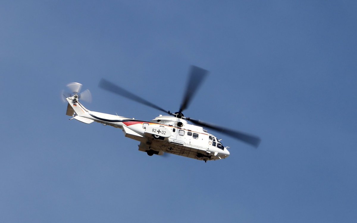 RickyGTS's tweet image. Wunderbar 😃 und gleich nochmal 🙋‍♂️ Nu ist auch das Licht besser 👍🏻  #Hubschrauber 82+02 📸 Übrigens alle meine #Eurocopter Aufnahmen von meiner Terrasse aus 🤷‍♂️ Cougar 📸 #DeutscheLuftwaffe