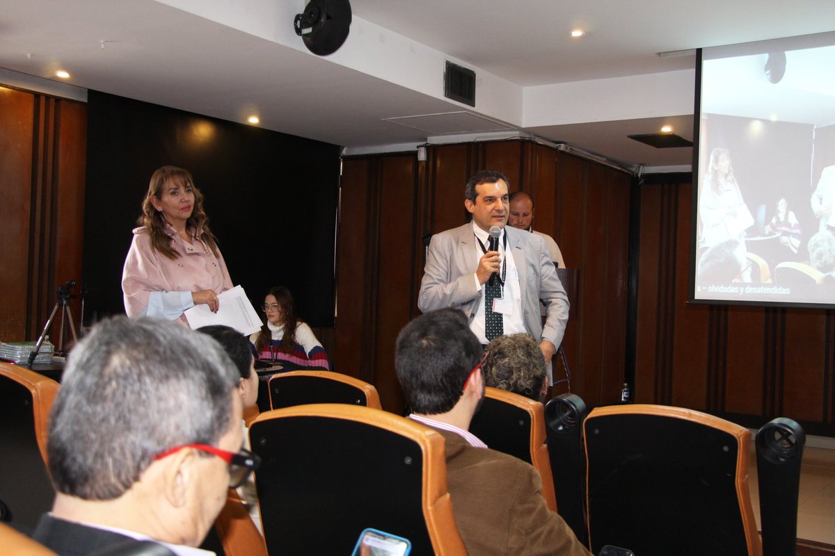 📢 Avanza el I Congreso Nacional de Enfermedades Vectoriales en el INS. En dos escenarios, expertos analizan virus 🦠 como dengue y fiebre amarilla, y parasitosis 🧬 como malaria y chagas. Un espacio clave para la salud pública en Colombia 💚 <a href="/OPSOMS_Col/">OPS/OMS Colombia</a> <a href="/UNALOficial/">Universidad Nacional de Colombia</a> <a href="/opsoms/">OPS/OMS</a>