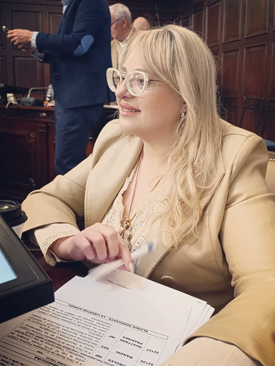 flaviamanoniok's tweet photo. • 26/08/25 • #MartesDeSesión 🏛️
#SenadoraManoni
#Legislatura
#Senadores
#Mendoza
#Senado
#Argentina https://t.co/h6YQa6fvjN