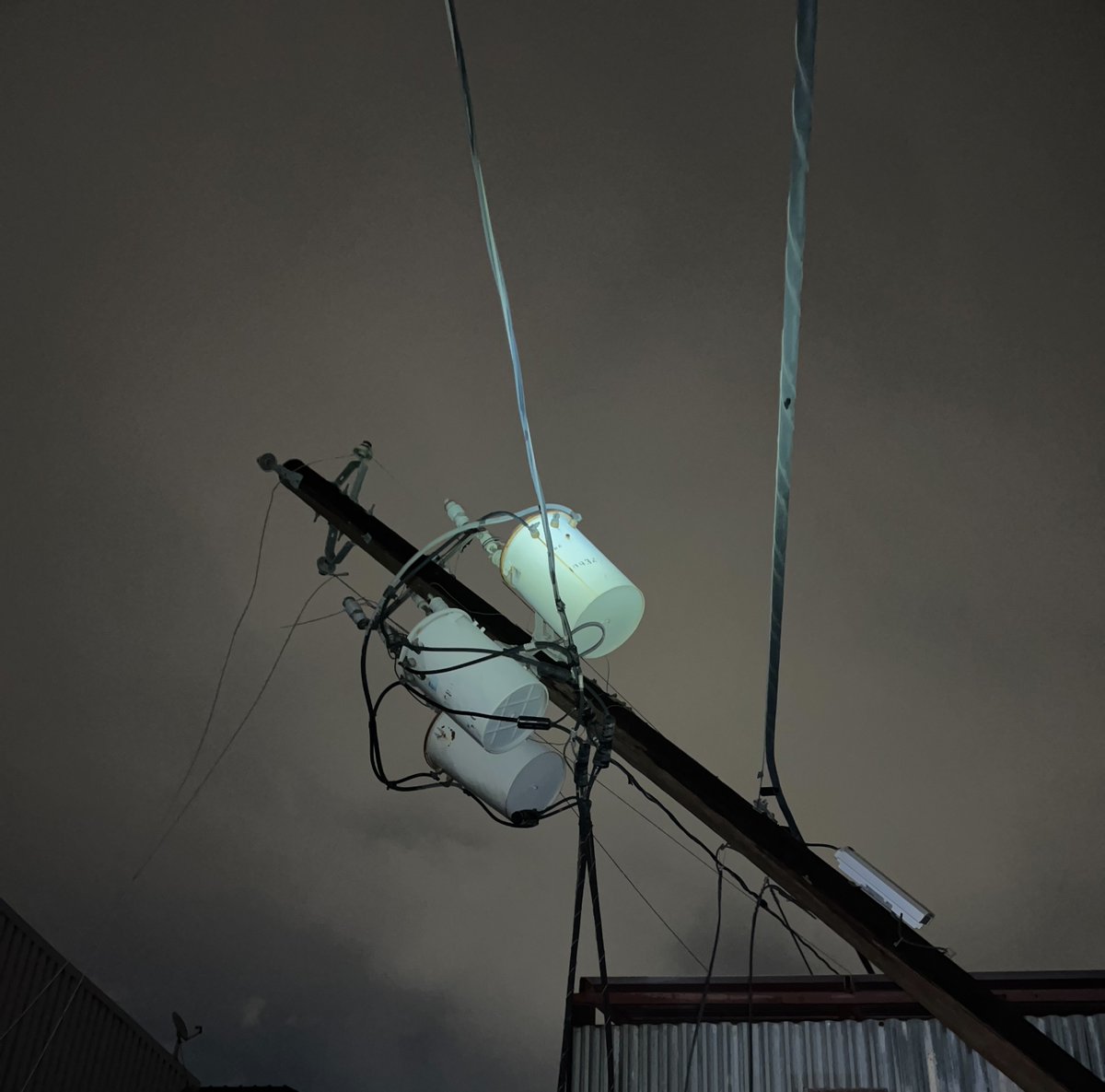 SRPconnect's tweet image. Thank you to our crews who worked through the night to restore power after one of the biggest monsoon storm we've seen in a long time! And thank you to our customers for their patience as we worked safely and as quickly as possible.