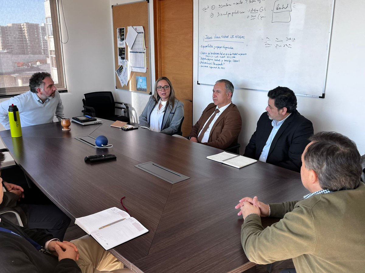 El Rector de la Universidad Austral de Chile, Dr. Egon Montecinos junto a la Decana de la Facultad de Medicina, Dra. Pamela Ehrenfeld, viajaron a Osorno con el objetivo de ampliar la presencia de nuestra casa de estudios en la provincia.

Una de las reuniones que sostuvieron fue