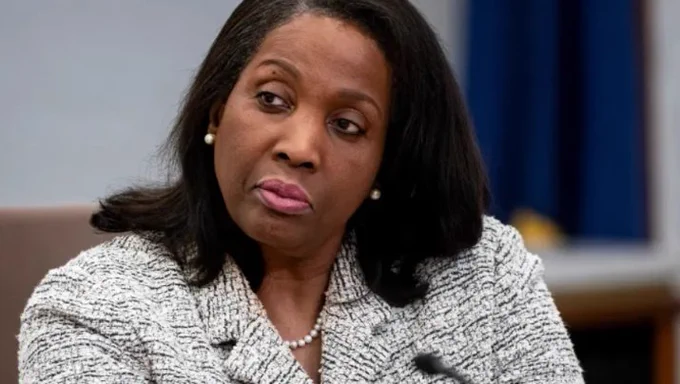 🚨 INVESTING : "Lisa Cook farà causa per il licenziamento dal Consiglio della Fed, annuncia il suo avvocato"