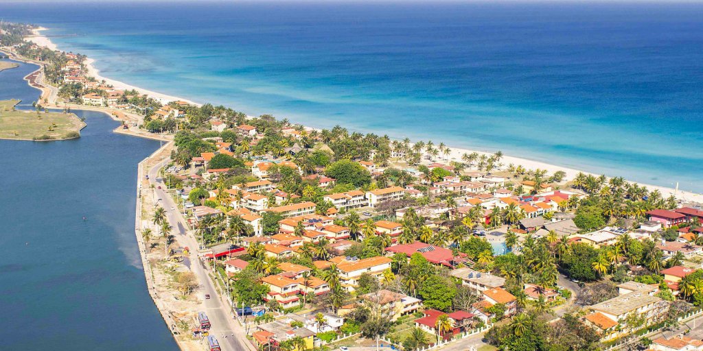 ¿Sabías que Varadero es la playa más larga de Cuba? 

Sus más de 22 km de arena blanca ininterrumpida y aguas turquesas cristalinas la convierten en un paraíso único para disfrutar tus vacaciones este verano.

#Cuba #CubaUnica #CubaTravel #VaraderoTravel #SolYPlayaCuba