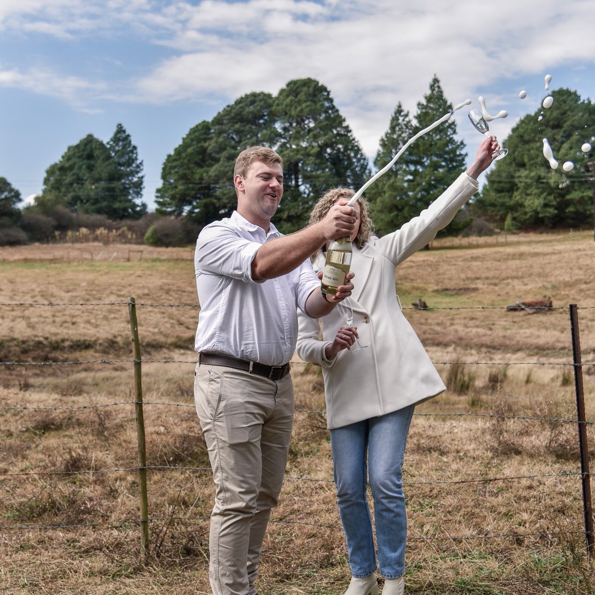 First_Group_ZA's tweet image. 💍✨ Magical moments, unforgettable memories… that’s what #FirstGroup is all about.

Congratulations to the beautiful couple who said yes at #WhisperingWaters. 🌿❤️ Here’s to new beginnings, endless love, and memories that will last a lifetime. 🥂✨