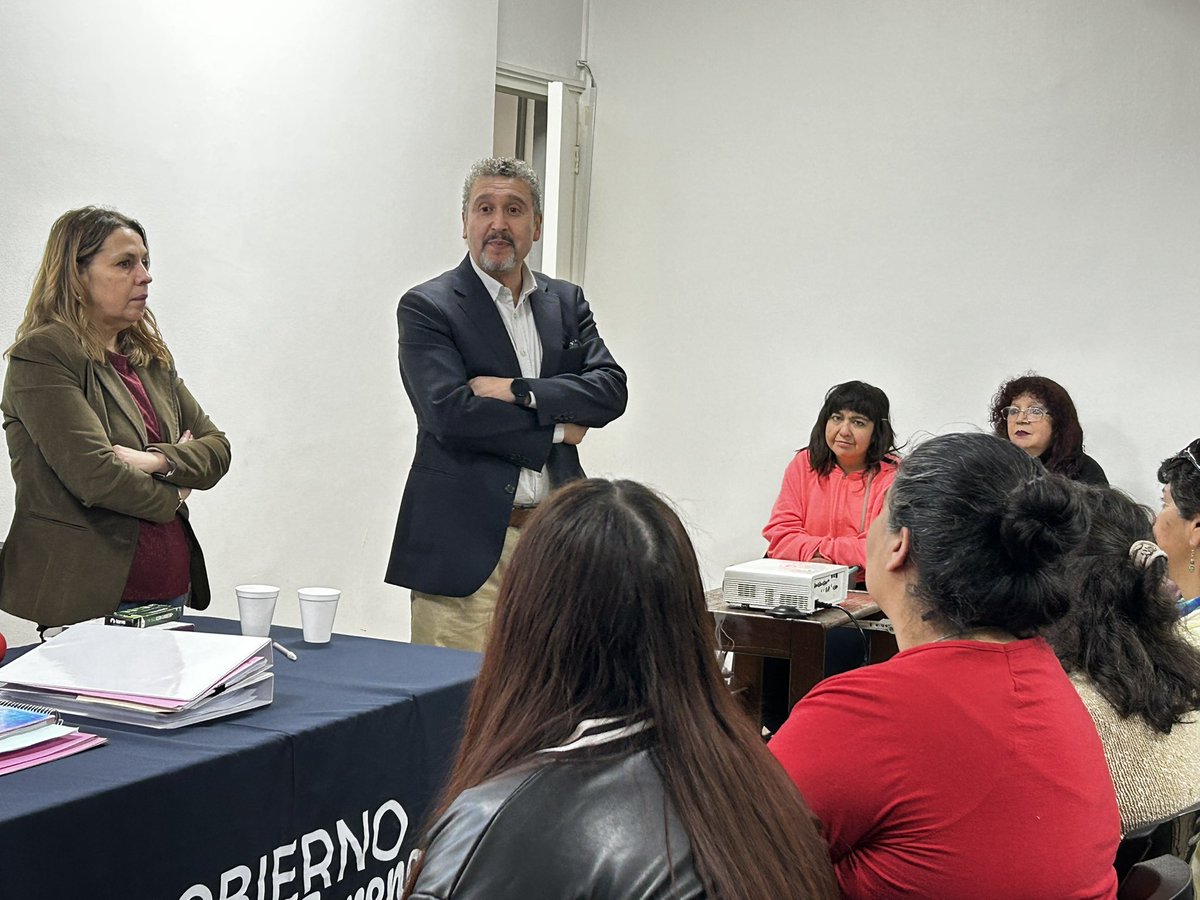 Hoy el Delegado Osvaldo Maldonado Pinto saludó el inicio del programa Emprendamos Cuidadoras y Cuidadores de FOSIS en la Delegación Cordillera, junto a 60 asistentes. Una instancia clave para reconocer el rol de las cuidadoras y fortalecer su autonomía económica.