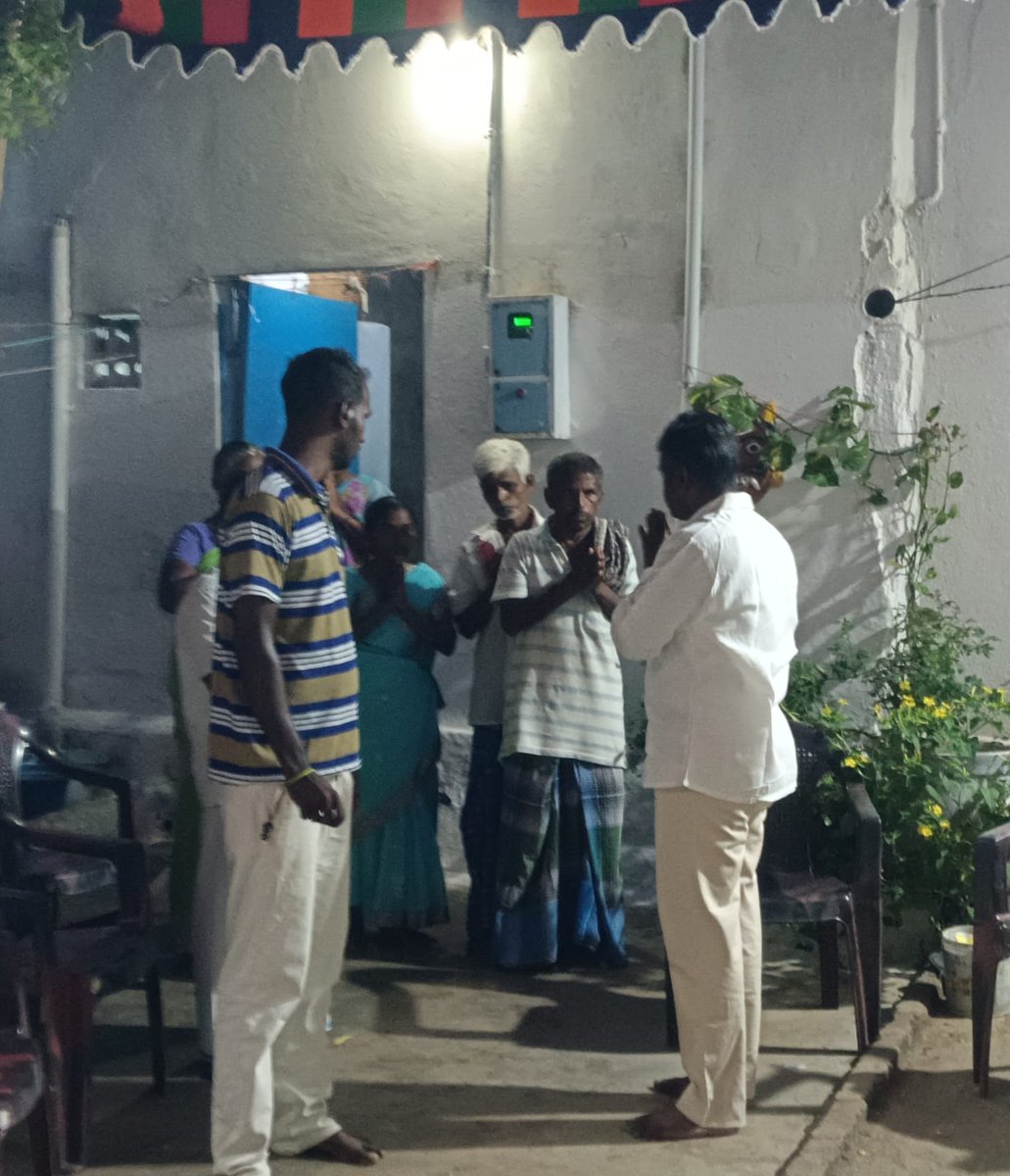 வீரபாண்டி சட்டமன்ற தொகுதி, வீரபாண்டி தெற்கு ஒன்றியம் பூலாவரி கிழக்காடு கழகத்தின் மூத்த முன்னோடி 
திரு.K.தங்கராஜ் மறைவு செய்தியறிந்து அவர் இல்லத்திற்கு நேரில் சென்று அஞ்சலி செலுத்தி பிரிவால் வாடும் குடும்பத்தினருக்கு ஆழ்ந்த இரங்கலை தெரிவித்துக் கொண்டேன். #RIP
<a href="/Udhaystalin/">Udhay</a>