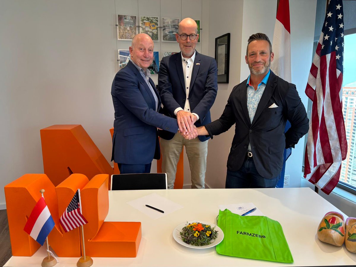 We celebrate the signing of a cooperation agreement between Chicago based FARMZER0 and the Netherlands based <a href="/FloatingFarmNL/">Floating Farm</a> : both committed to advancing urban/vertical agriculture in Chicago. The momentum is real, the future is green🌱. <a href="/NLintheUSA/">Netherlands Embassy in the US 🇳🇱🇺🇸</a>