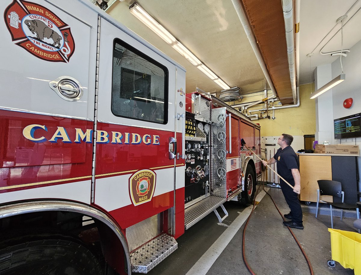 CambridgeMAFire's tweet photo. Company Pride: Between runs, Engine 5 keep the apparatus clean.
Engine 5 from the Inman Square fire house is a 2023 Pierce Enforcer, 1250 gpm (gallons per minute) pump/ 500 gallon water tank with TAK-4 T3 All Wheel Steering.
Group 1 on duty.
#CleanMachine https://t.co/SDyyJC0lBk