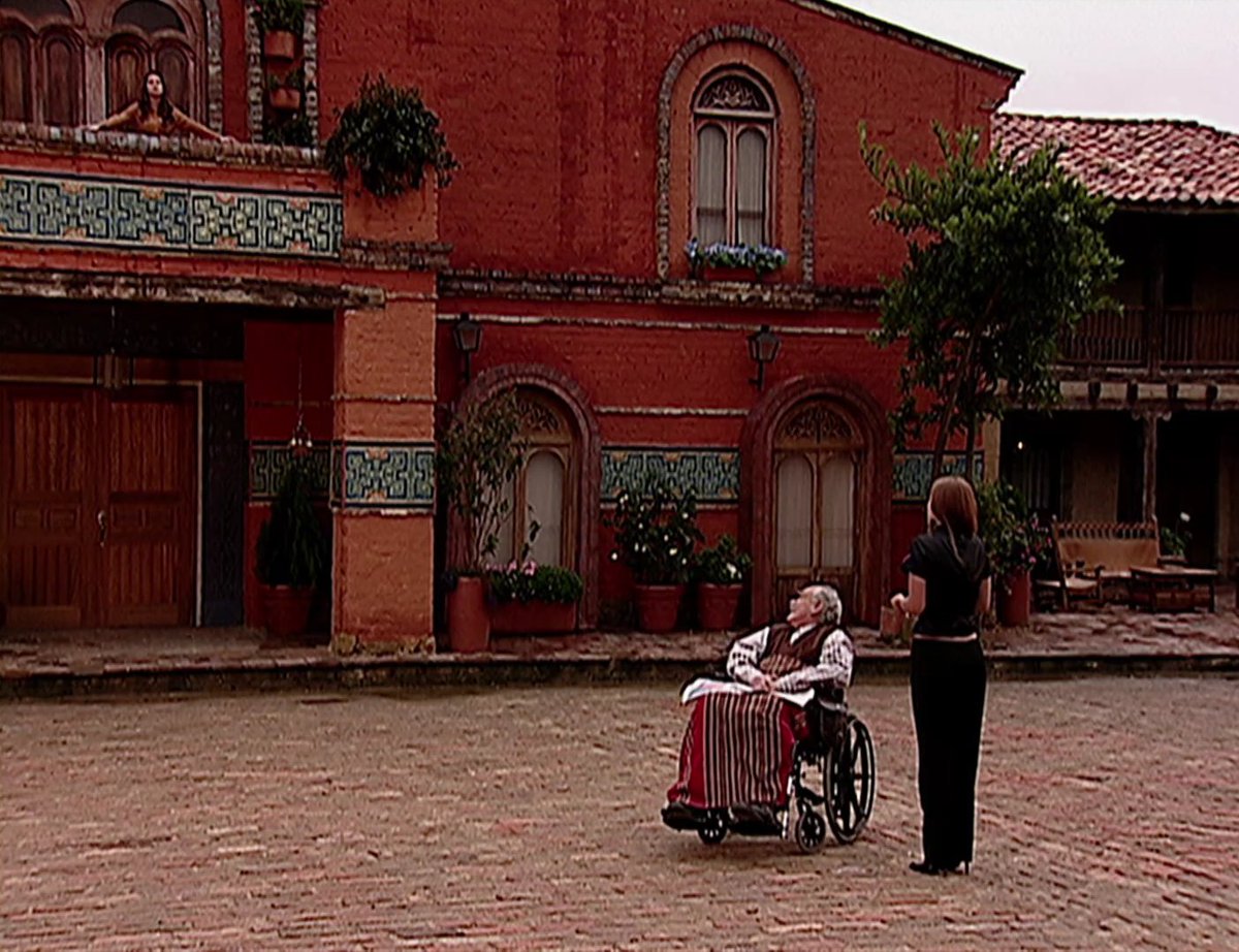 PasdeGavilanes's tweet photo. #PasiónDeGavilanes #PDG47 Ruth descubre que Jimena y Norma regresaron a la Hacienda. https://t.co/eOYgY7w0b3