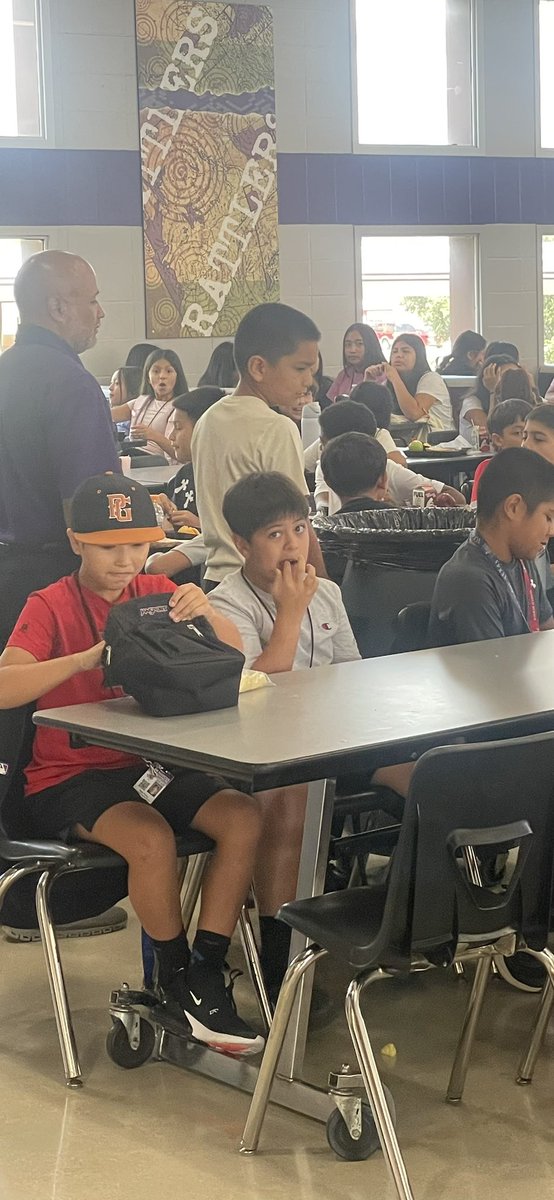 LMatejo's tweet photo. Our tour of school wide culture routines continues @GoodnightSMCISD with 6th grade lunch. #devicefree #studenthelper @dcole_SMCISD @SM_Academics https://t.co/9muvk8MI3d