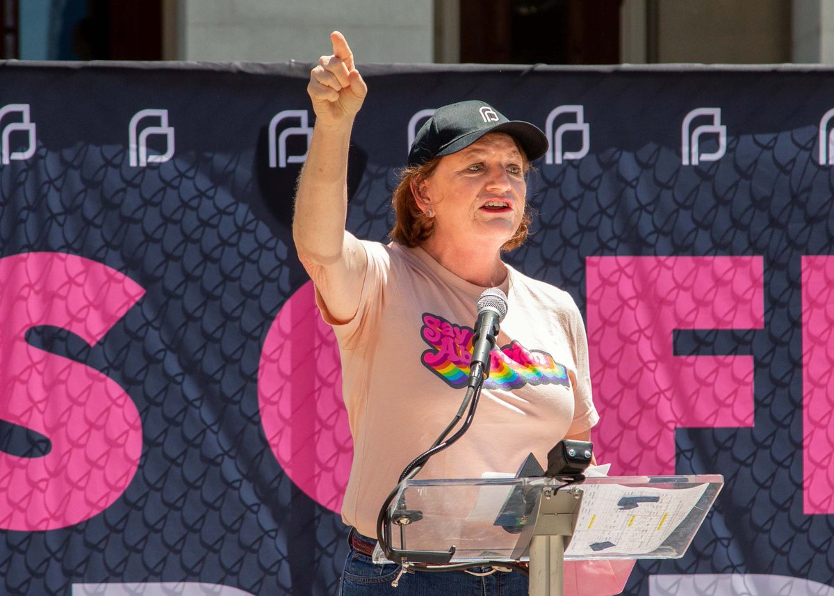 toniatkins's tweet image. #WomensEqualityDay marks the anniversary of the 19th Amendment giving women the right to vote. But that was only the beginning of our fight for equality. Women’s rights – like the right to make our own healthcare decisions – are under attack. 

I fought to protect #reproductive…